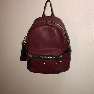 🌻Eggplant colored mini backpack!🌻